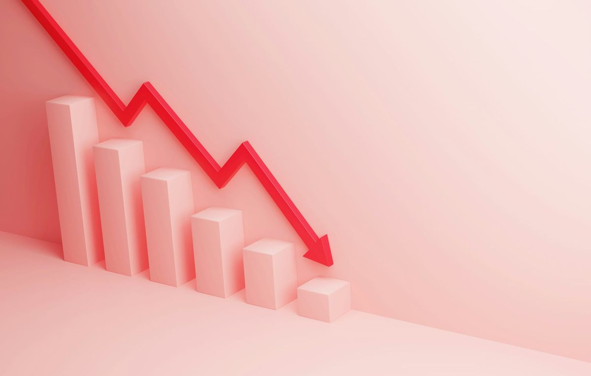 Red downward arrow over a series of white bars decreasing in height.