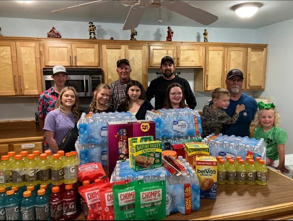 Milam County 4-H Mobilizes for "Hands Helping Heroes" Project