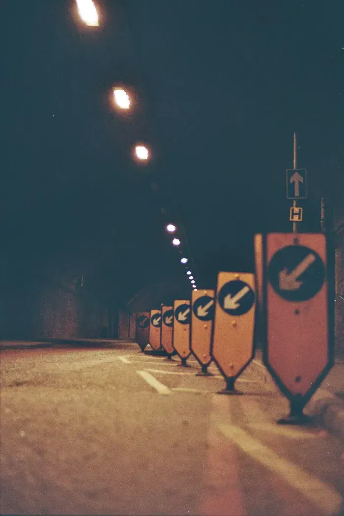 Row of arrow signs in a tunnel, pointing toward manual change detection in Angular