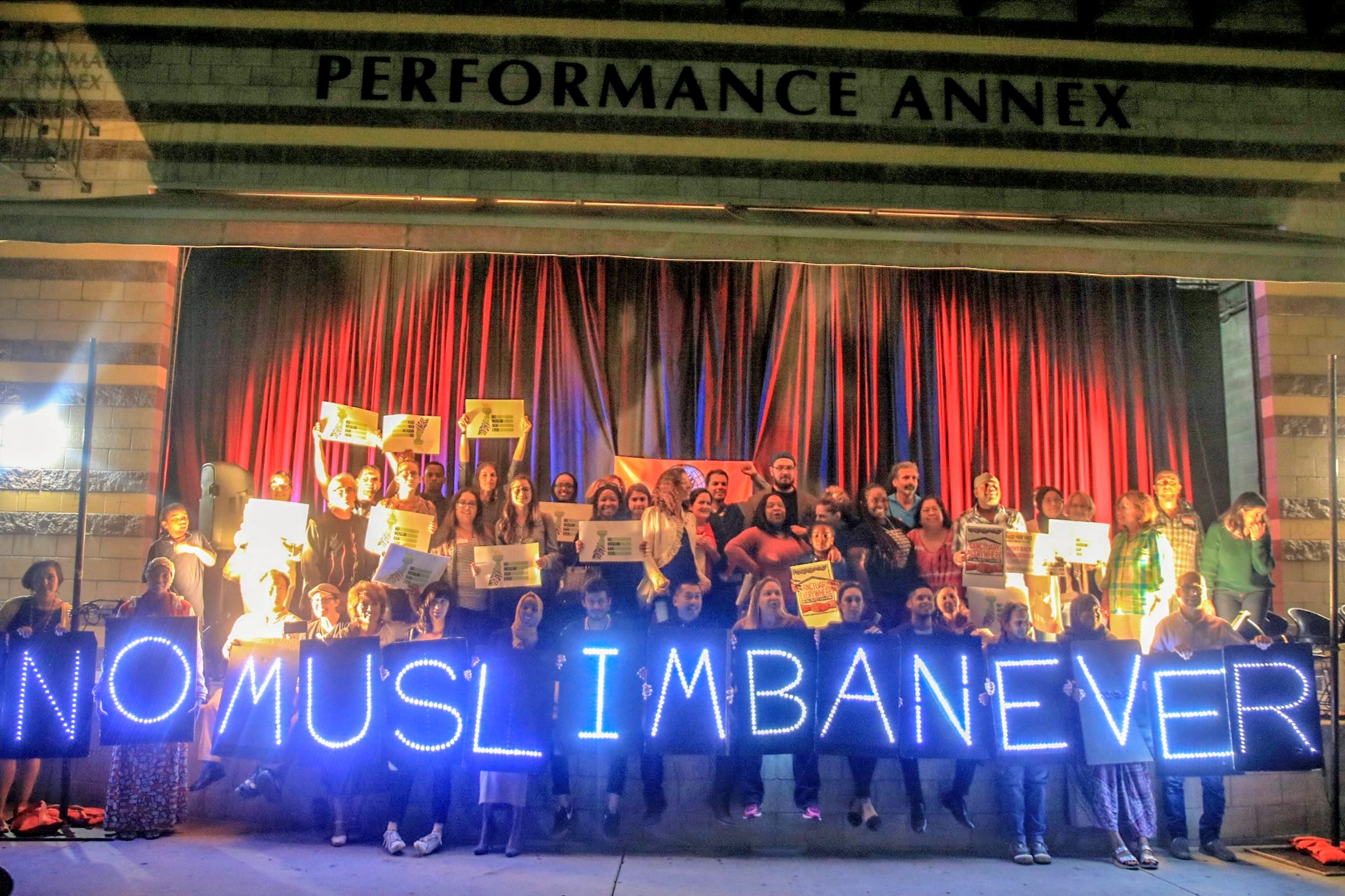   Retweet this photo  -  Re-share on Facebook  -  Share your photos on Facebook  