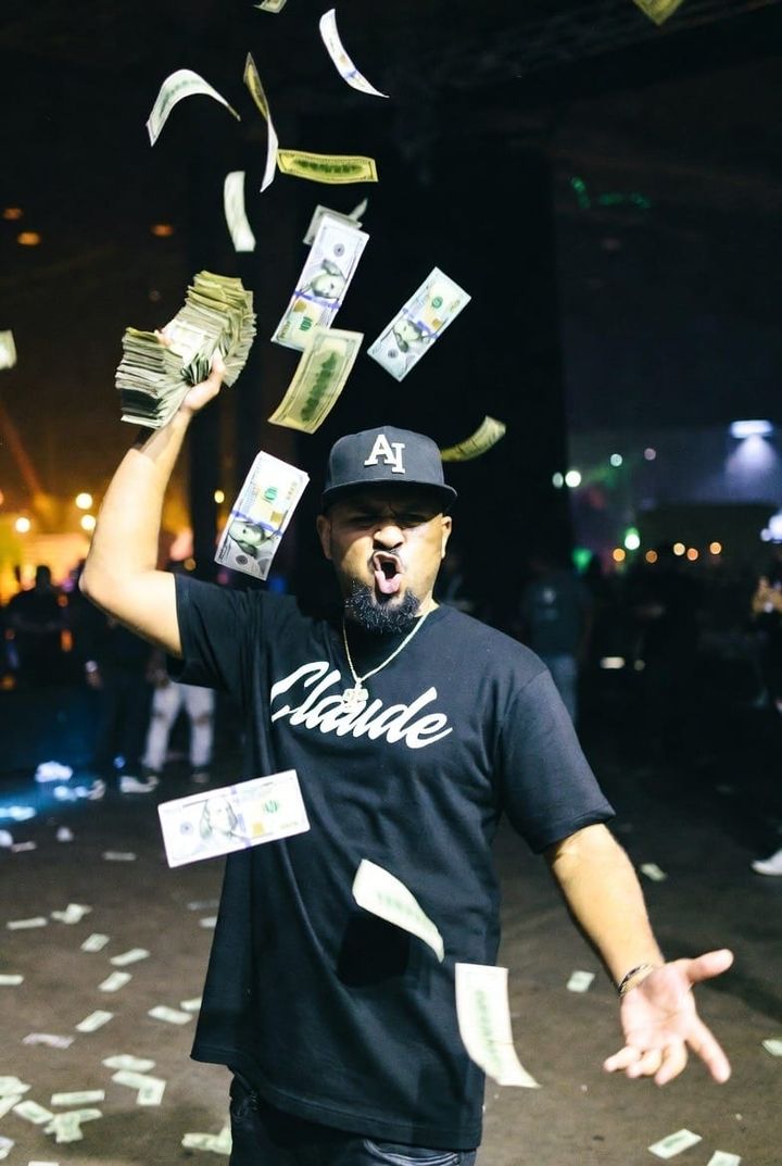 Claudius Sennet makin’ it rain.