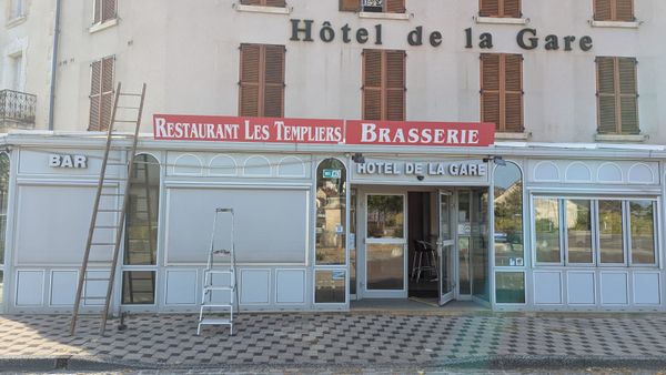 Au revoir Les Templiers - weg met dat bord