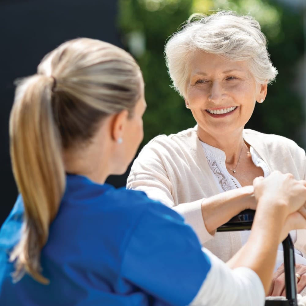 Пенсионеры в роли «санитарок»
