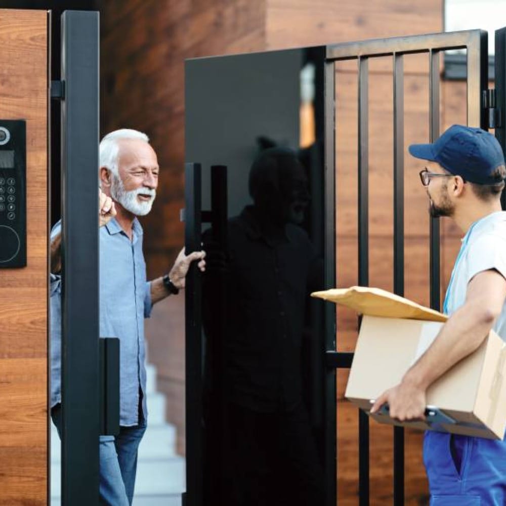 Тук-тук! К вам… мошенник