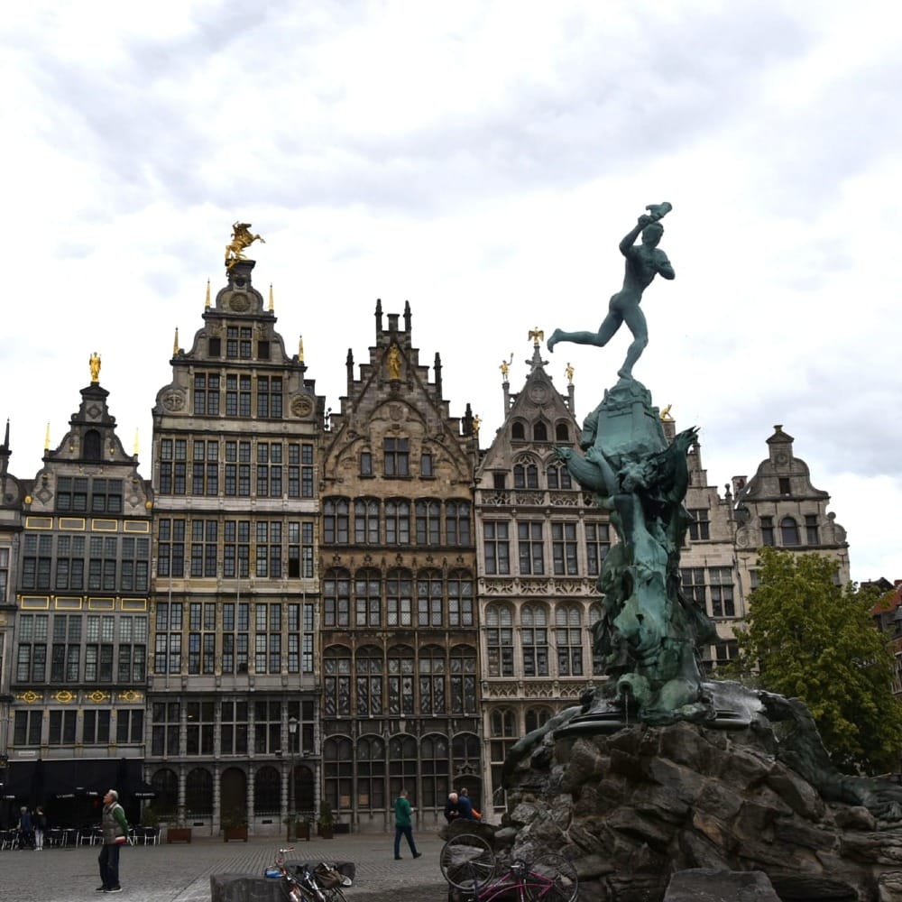 В городе Рубенса  и бриллиантов