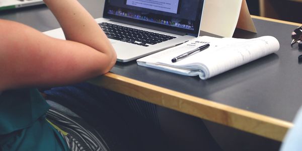 7 benefícios da aula ao vivo no ensino a distância