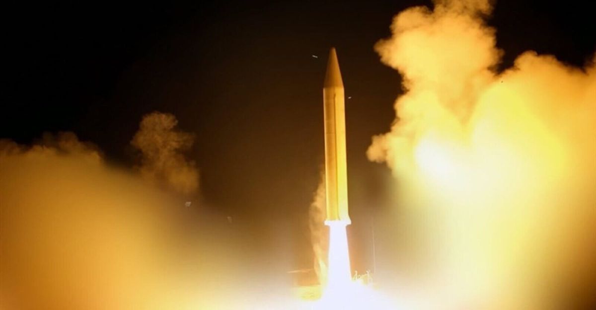 Irán ataca objetivos sionistas-estadounidenses con misiles de una tonelada