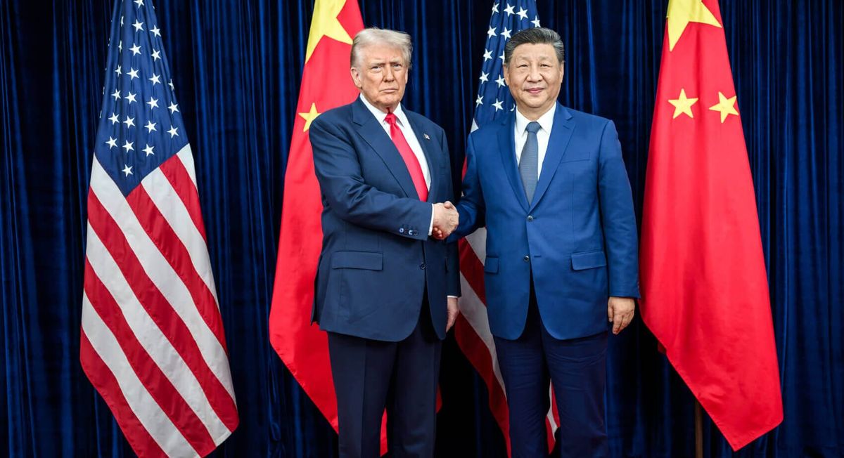 Donald Trump llega a Pekín con el sombrero en la mano y se marcha con un apretón de manos de Xi Jinping