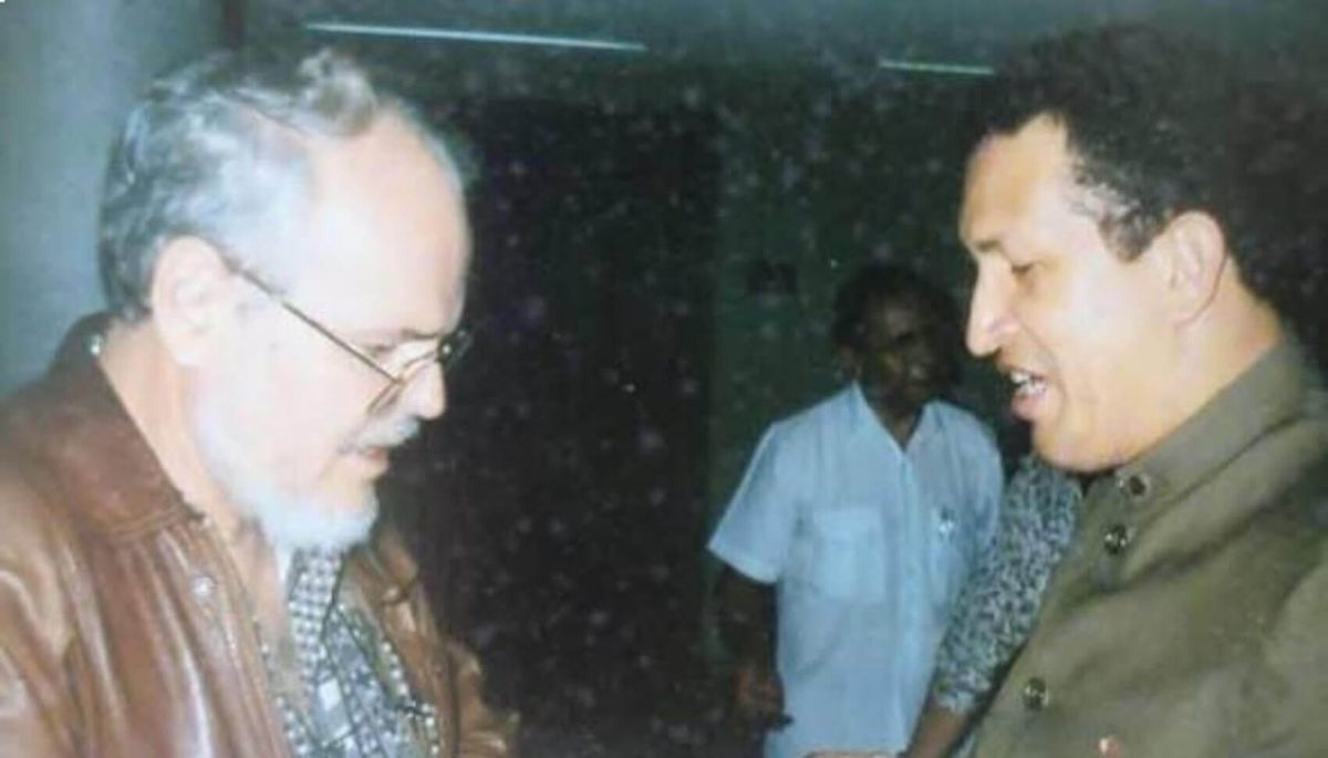 Escritor asesor de Hugo Chávez llama a la resistencia del pueblo contra la rendición ante el imperialismo