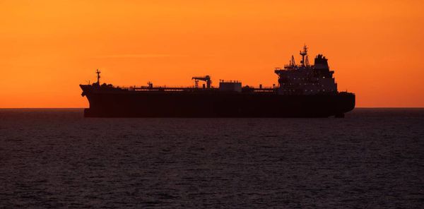 Llega a Cuba buque ruso con 100 mil toneladas de petróleo