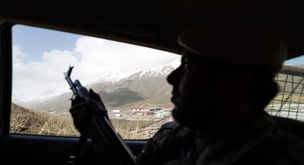 Irán captura a terroristas equipados con granadas y dispositivos satelitales Starlink; mientras, desconocidos atacan a policía en Zahedán