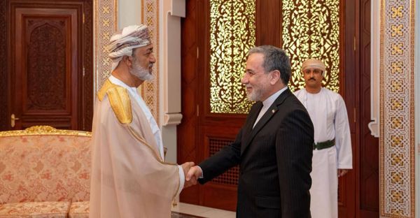 Irán y Omán se centran en garantizar un tránsito seguro en el Estrecho de Ormuz: Abbas Araghchi