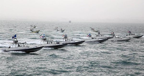 Irán obliga a destructores de EE. UU. a retirarse del Estrecho de Ormuz