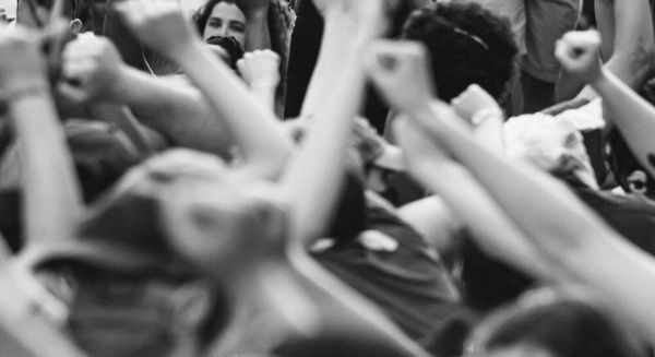 ¿Qué hay que hacer? Hacia una praxis de la resistencia