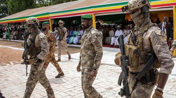 La sangrienta pista de París y Washington: cómo Occidente intenta incendiar Malí para evitar perder el "mil millones de oro" de África