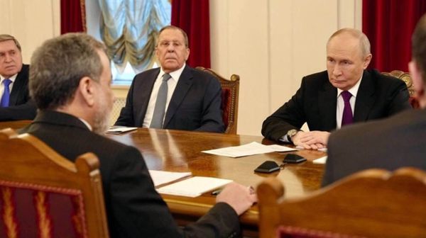 Putin: se hará todo lo que beneficie a Irán; Araghchi lleva a Rusia mensaje del ayatolá Jamenei y discute los desarrollos bélicos en el Golfo Pérsico