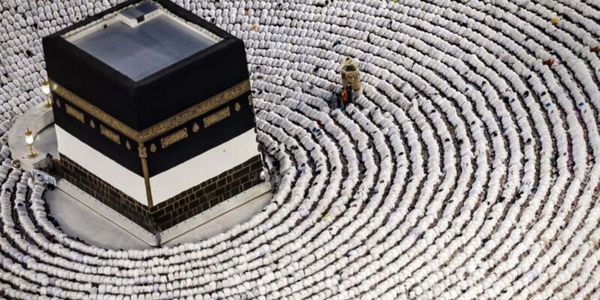"Allahu Akbar" es el arma de la Ummah islámica para socavar la tiranía y derrotar al sionismo: Mojtaba Jamenei