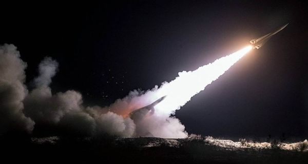 Irán ataca a tres destructores estadounidenses cerca del Estrecho de Ormuz