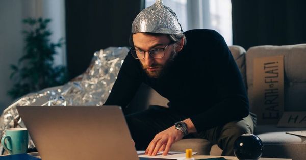 O crees que Israel es malvado o crees que todo es una elaborada conspiración
