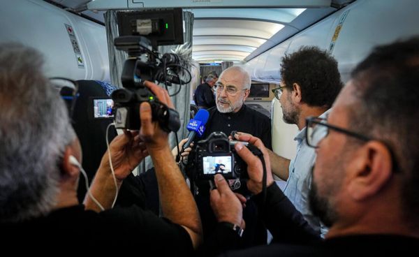 Jefe del equipo negociador de Irán: el estrecho de Ormuz será administrado por Teherán