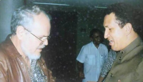 Escritor asesor de Hugo Chávez llama a la resistencia del pueblo contra la rendición ante el imperialismo