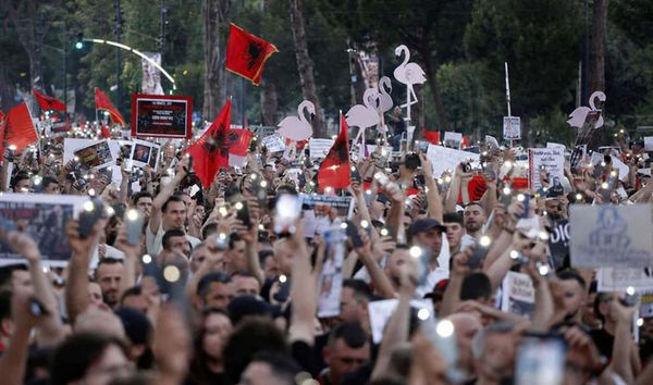 La Revolución Flamenca: Capital Extranjero y la Batalla por la Costa de Albania