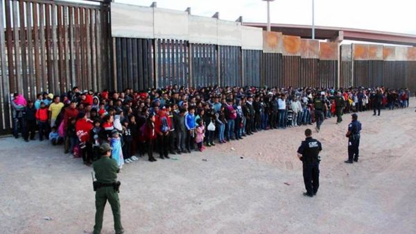 La población inmigrante estadounidense disminuye por primera vez en un siglo