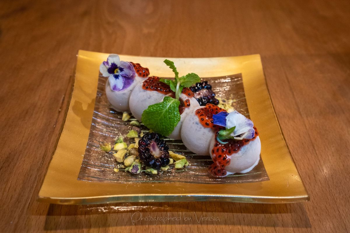 Aurum, Los Altos, California