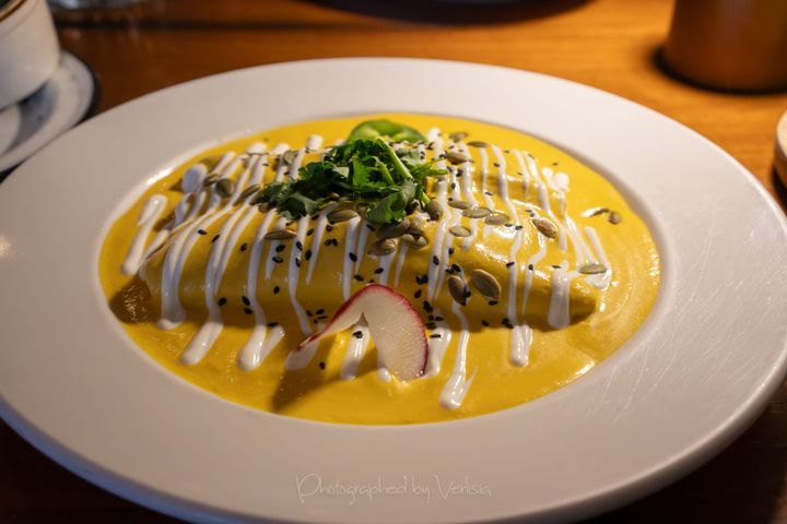 Villa Azteca, Salinas, California