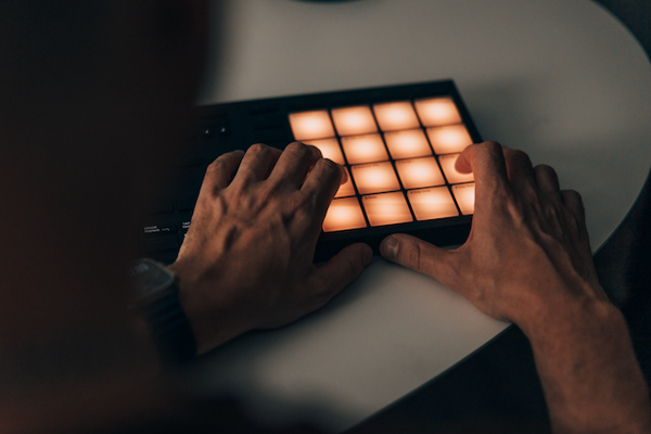 Zwischen Lärm im Kopf und Stille im Beat. Neuer Beat.