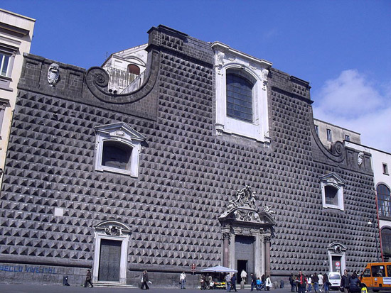 Gesu-nuovo-esterno-napoli