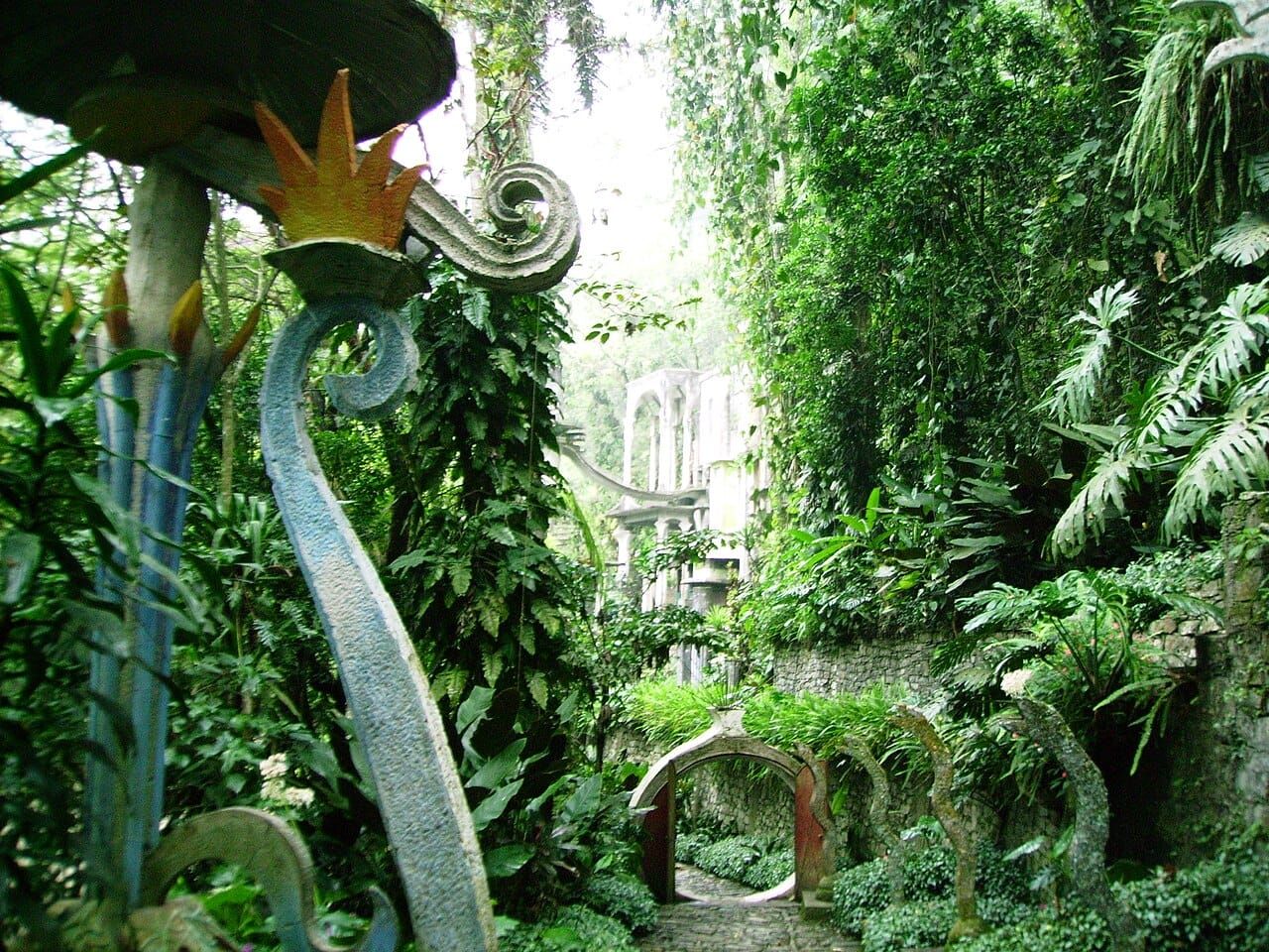 The maze: is it better to get lost or get out?