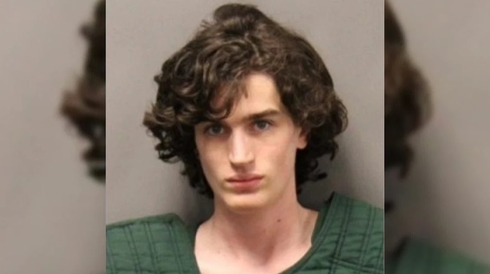 18-year-old kills 2 in attempted “massacre-type” shooting in California