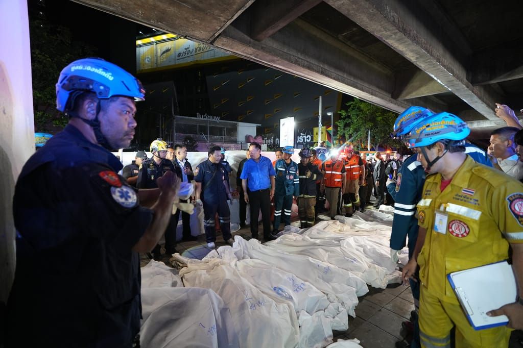 At least 28 killed in massive fire at Bangkok restaurant