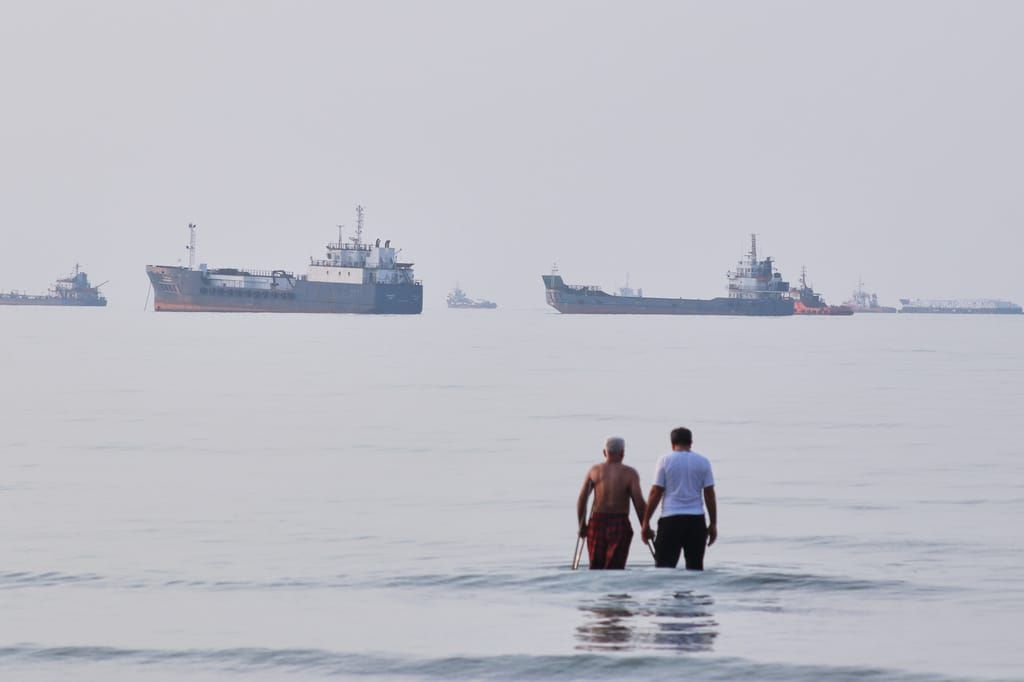 Trump reinstates Iran blockade amid Hormuz closure