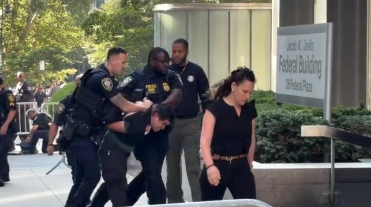 Army veteran attacks federal building in New York