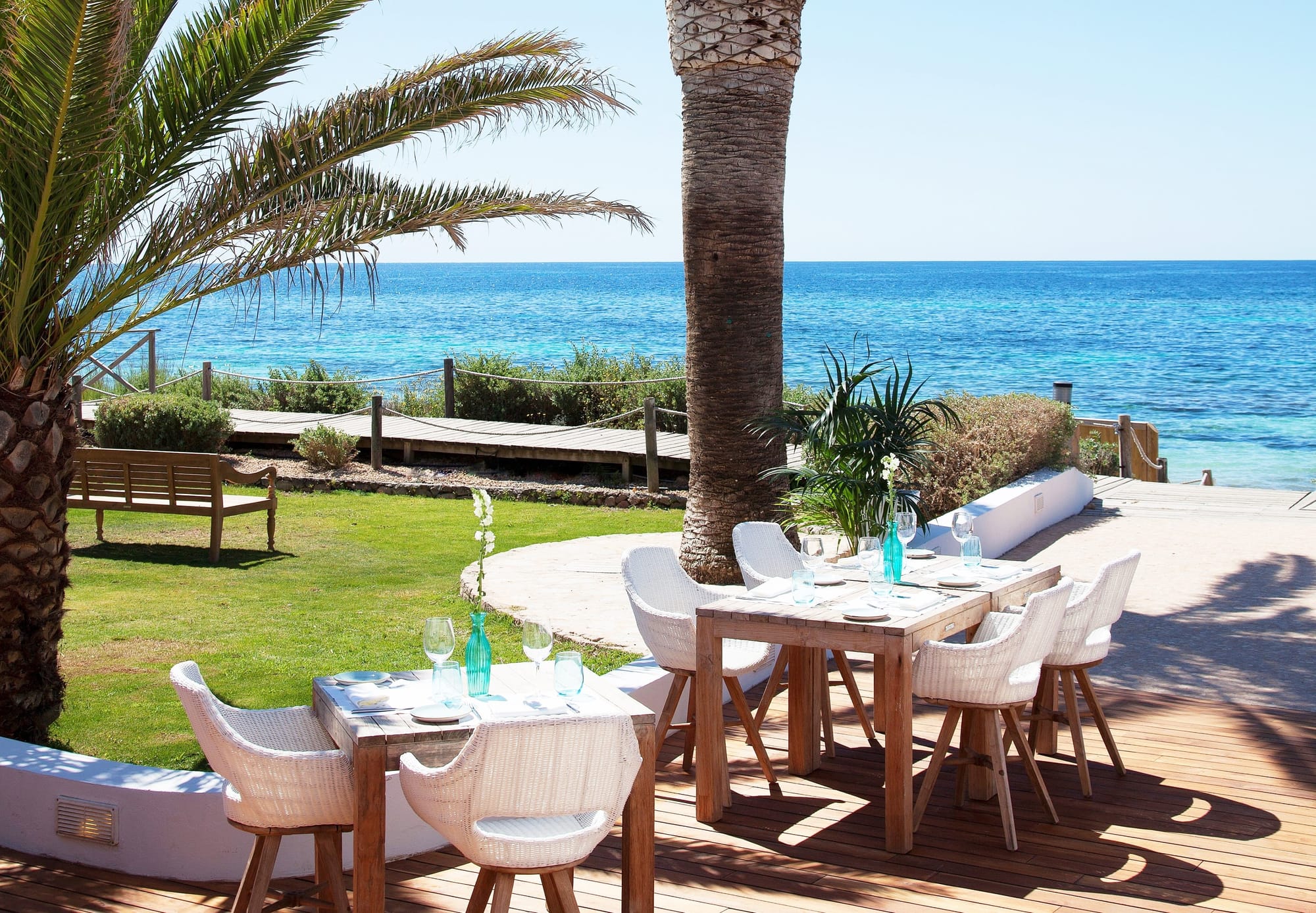 Dining (c) Gecko Beach Club.jpg
