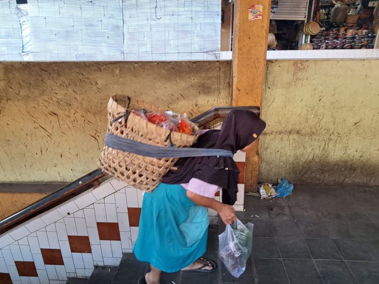 Traditional Porters at Yogyakarta Markets