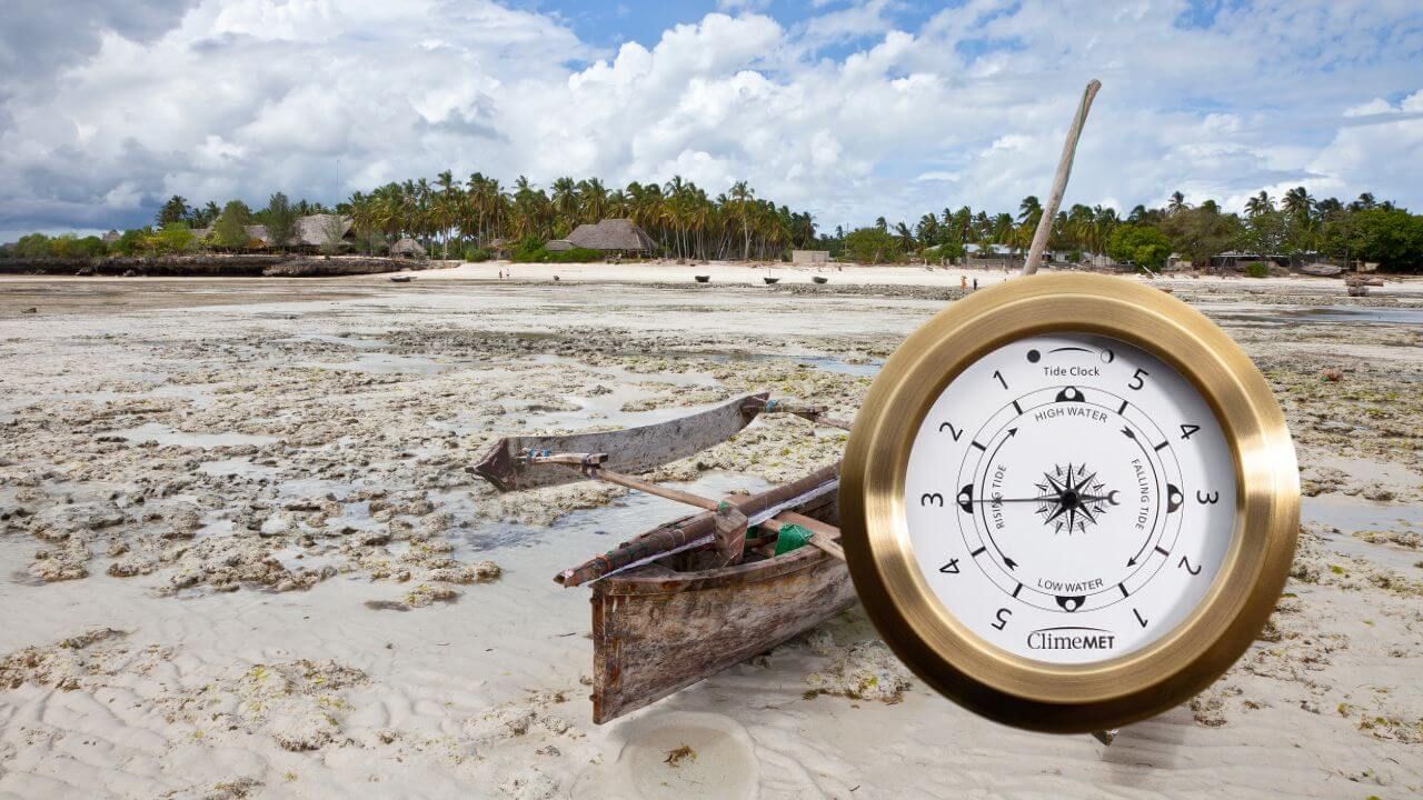  Tide clock monitoring a beach's tide cycles