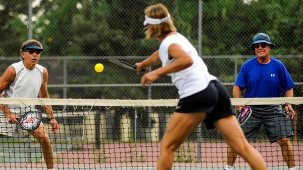 How to Choose the Right Pickleball Paddle for Your Ambitious Style of Play
