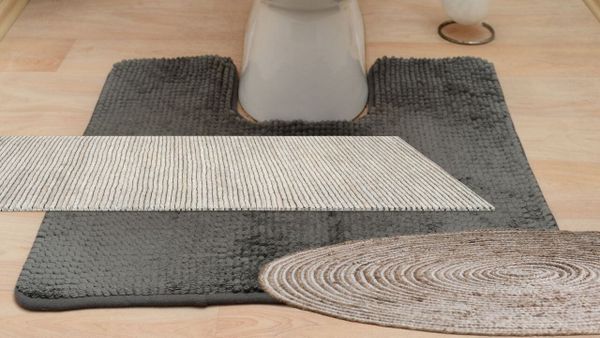 Should You Put a Rug in Front of the Toilet? Best Advice