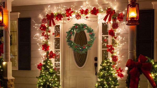 The 5 Best Christmas Door Decorations to Greet and Enchant Your Guests
