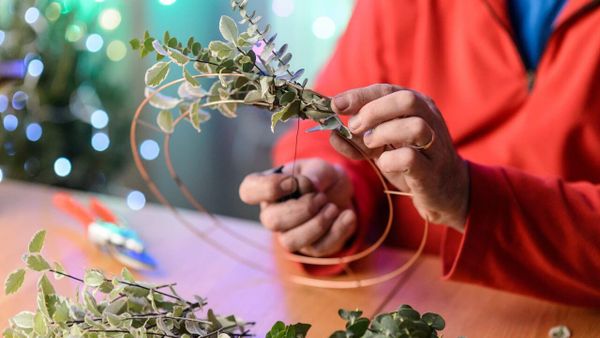 Christmas Door Wreath DIY Tutorial: Craft Your Own Christmas Magic