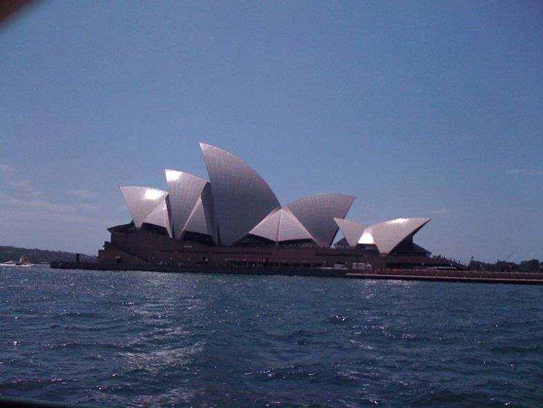 Sydney Opera House vom Wasser gesehen © IOCO