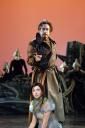 Landestheater Eisenach / 20.000Meilen - Suri, Tochter des Kapitäns (M.Ganter), Harpunier Ned Land (F.Valet) und Ensemble © Hölting Landestheater Eisenach / 20.000Meilen - Suri, Tochter des Kapitäns (M.Ganter), Harpunier Ned Land (F.Valet) und Ensemble © Hölting