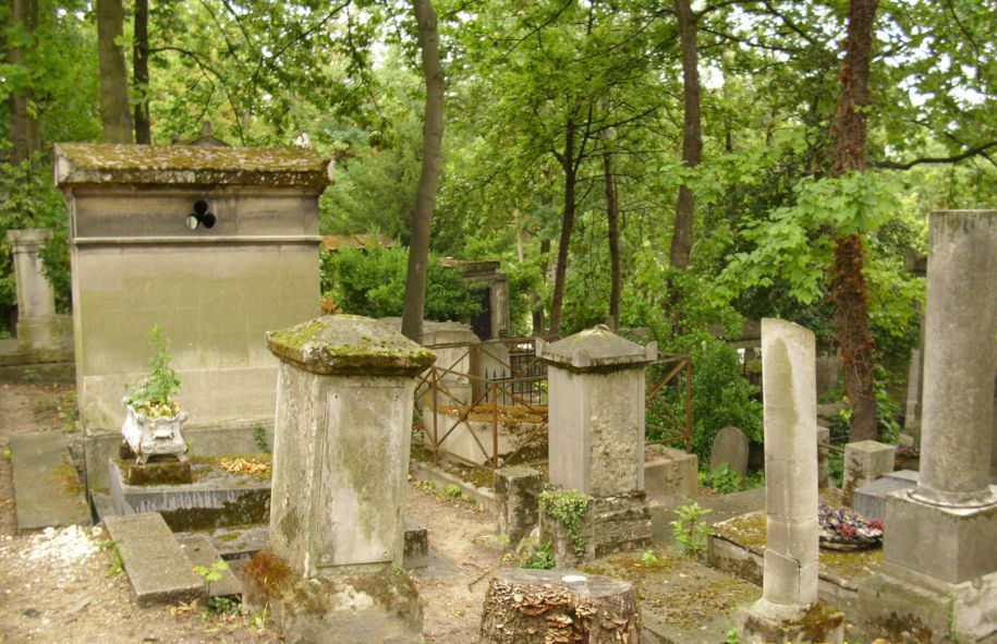Verfalende Grablandsschaften auf Pere Lachaise in Paris Foto IOCO Verfalende Grablandsschaften auf Pere Lachaise in Paris Foto IOCO