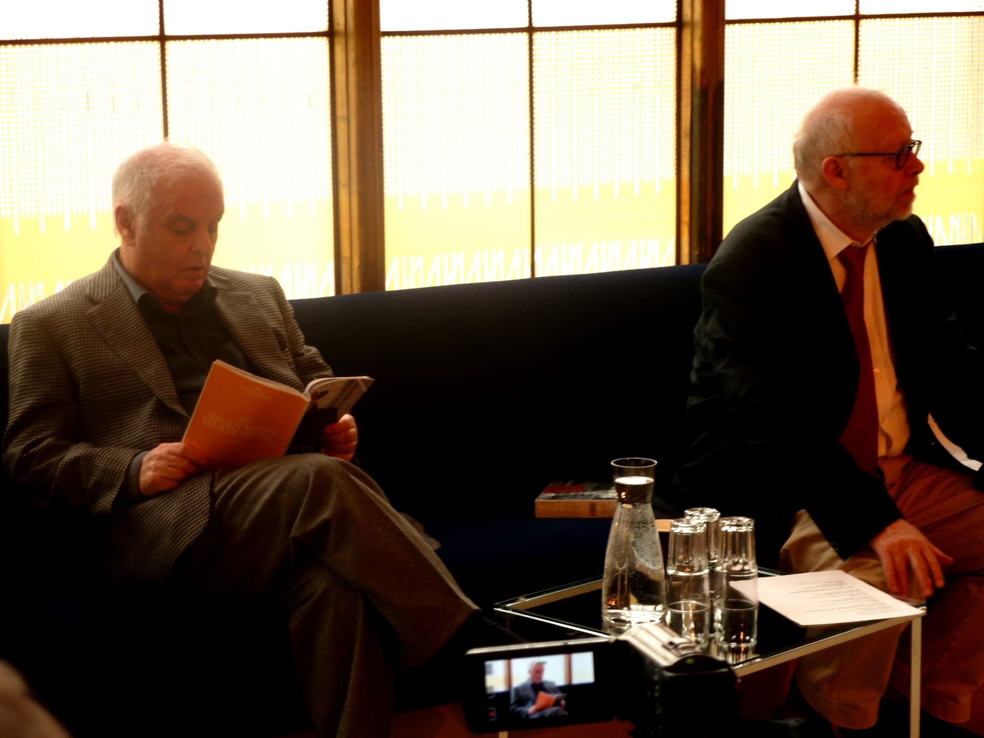 Staatsoper Berlin, JPK 4.2012, GMD Daniel Barenboim links, Intendant Flimm rechts © IOCO Staatsoper Berlin, JPK 4.2012, GMD Daniel Barenboim links, Intendant Flimm rechts © IOCO