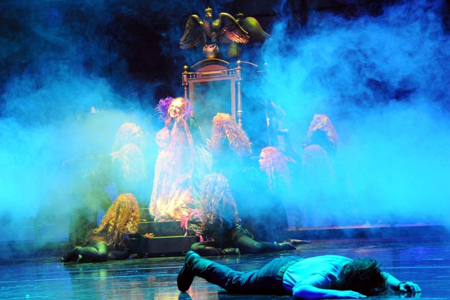 Theater Bonn / Premiere snoWhite Queen (Aino Laos) © Lilian Szokody Theater Bonn / Premiere snoWhite Queen (Aino Laos) © Lilian Szokody