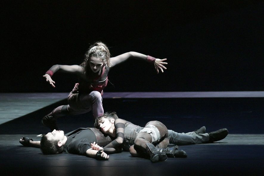 Anhaltisches Theater Dessau / Jonathan Augereau, Anna-Maria Tasarz, Laura Costa Chaud © Claudia Heysel Anhaltisches Theater Dessau / Jonathan Augereau, Anna-Maria Tasarz, Laura Costa Chaud © Claudia Heysel