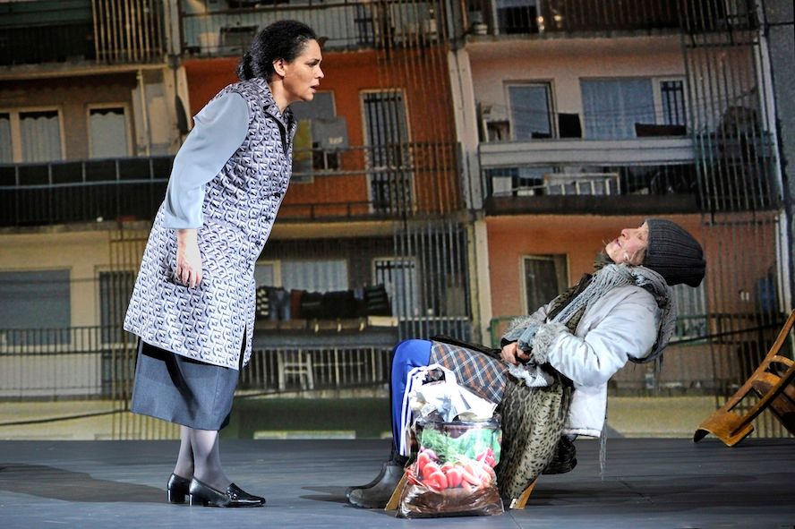 Wuppertaler Bühnen / Bluthochzeit - v.l.n.r. Dalia Schaechter, Ingeborg Wolff © Uwe Stratmann